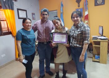 En la Municipalidad de Los Telares recibieron a la campeona nacional de patinaje