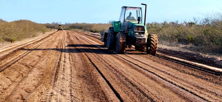 La Comisión municipal de Villa Salavina trabaja en la reparación de caminos