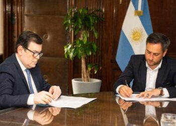 Zamora y Cabandié firmaron convenios para fortalecer la lucha contra incendios forestales