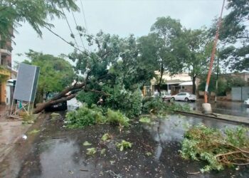 La lluvia, granizo y el viento generaron diversas complicaciones en la ciudad capital