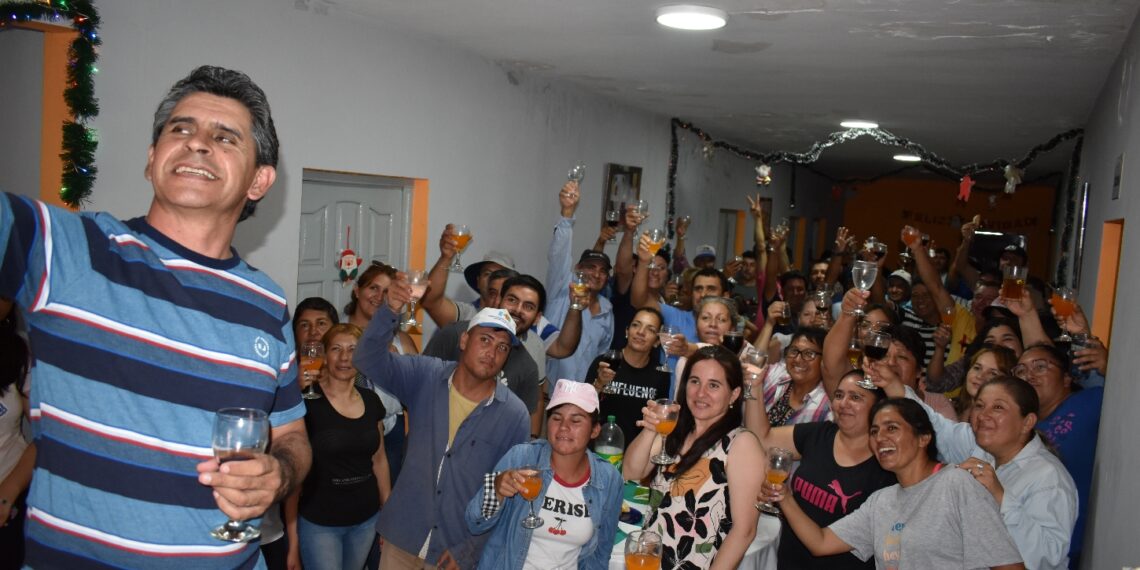 Nora Roldán brindó por las fiestas con los empleados municipales
