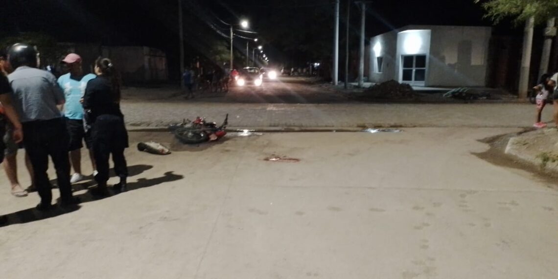 Fuerte colisión entre dos motocicletas en Los Telares