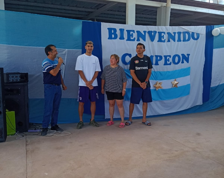 Ezequiel Palacios el campeón del mundo paseo por  Varas cuchuna Dpto. Salavina