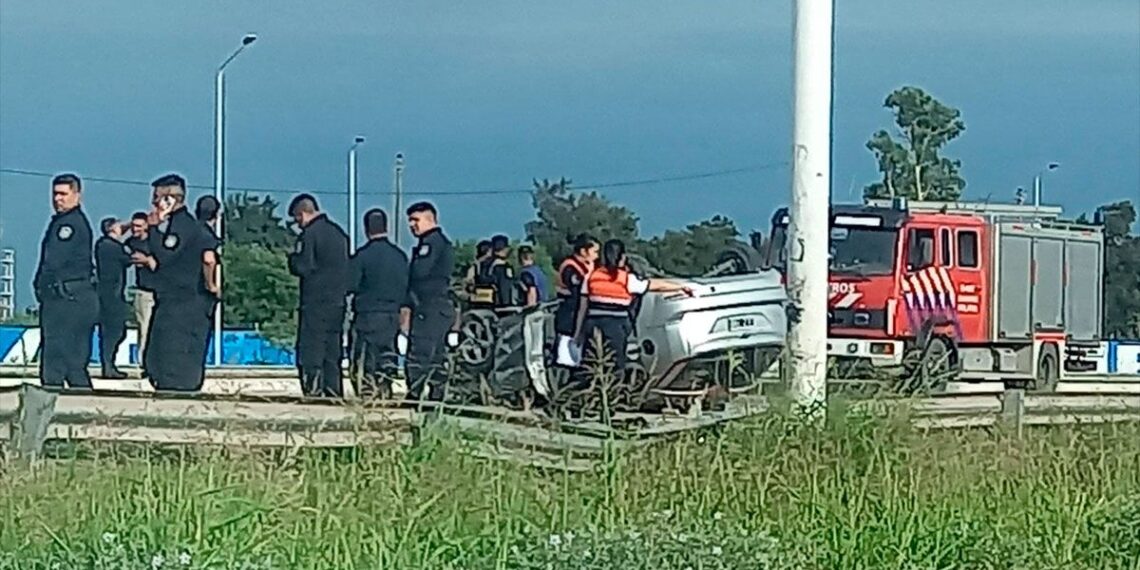 Domingo trágico: un joven de 28 años falleció en el acto por el vuelco de un automóvil