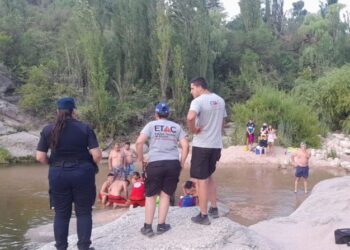 Tragedia en Córdoba: se ahogó un turista mientras se bañaba en el río de Nono