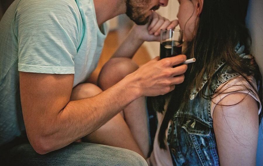 Intensa búsqueda de un comerciante y su pareja por el abuso de una menor