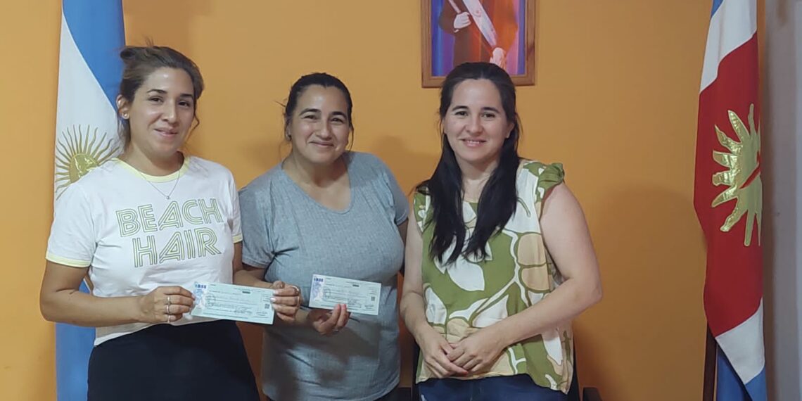 La Municipalidad realizó la entrega de una suma económica a microemprededores TelArte de Los Telares