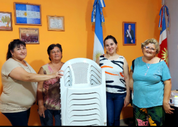 La Municipalidad realizó la entrega de una suma económica a microemprededores TelArte de Los Telares