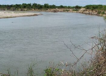 Intensa búsqueda de una niña que cayó en el río saladillo en el Pje El Candelario