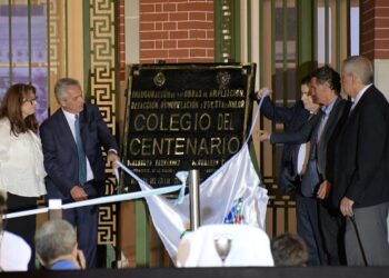 Alberto Fernández y el gobernador Zamora inauguraron la Escuela del Centenario