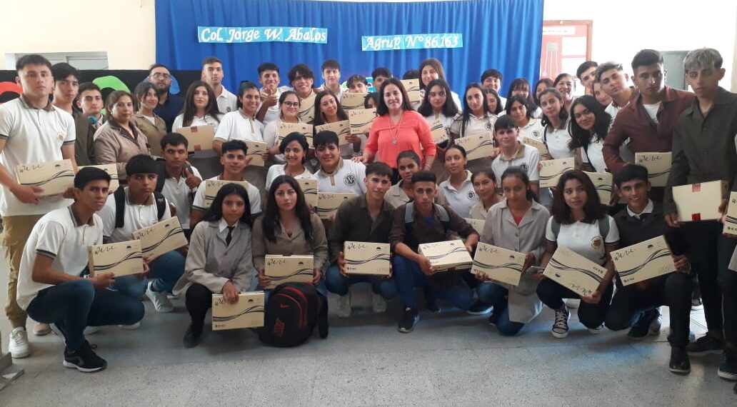 La Municipalidad de Los Telares hizo entrega de tablets a través del programa Metas Digitales