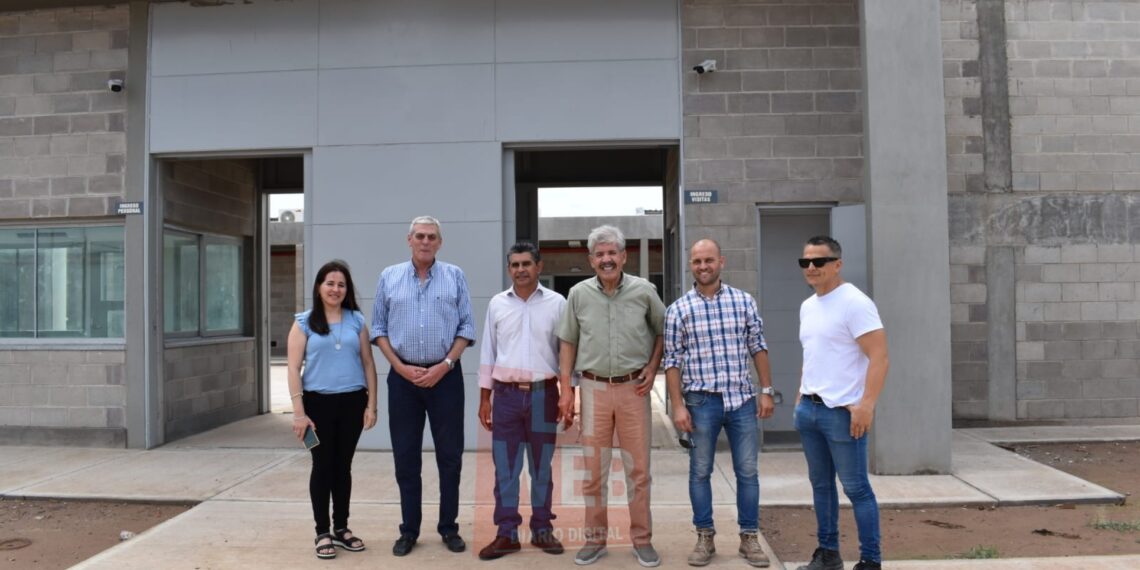 Visita de obra del nuevo penal de nuestra ciudad con la presencia del Sub secretario de Justicia Ramiro Santillan y de la Intendente junto al presidente del Concejo Deliberante de Los Telares