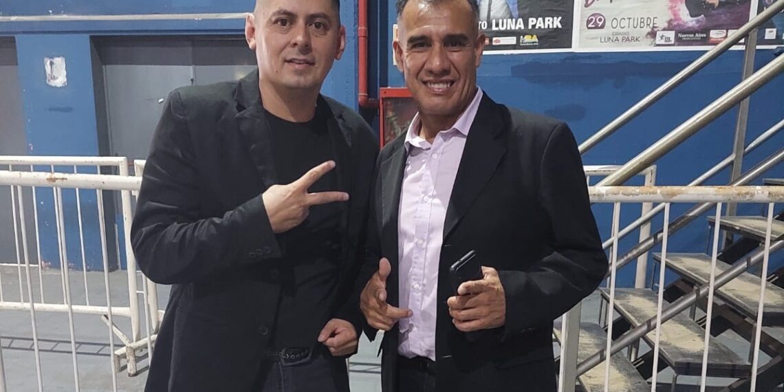 El locutor animador local Fredy Alonso se presentó en la pantalla grande