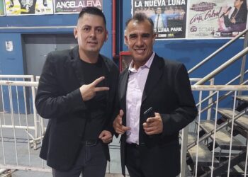 El locutor animador local Fredy Alonso se presentó en la pantalla grande