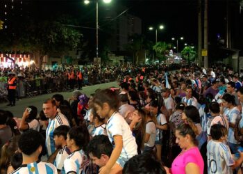 La Selección Argentina llegó a Santiago del Estero y fue recibida por el cariño de miles de hinchas