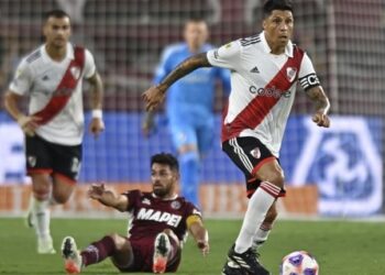 Con dos goles y mucha polémica, River se recuperó en La Fortaleza