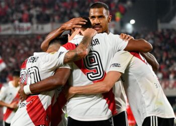 River volvió a festejar en el clásico ante Independiente y mantiene la ventaja en la cima