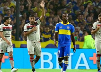 Boca perdió 2 a 1 antes colon