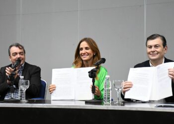 Gerardo Zamora y Tolosa Paz firmaron importantes convenios para Santiago del Estero