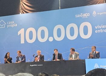 La Intendente Nora Roldán acompañó al Sr. Gobernador Dr. Gerardo Zamora en acto de entrega de 575 viviendas,