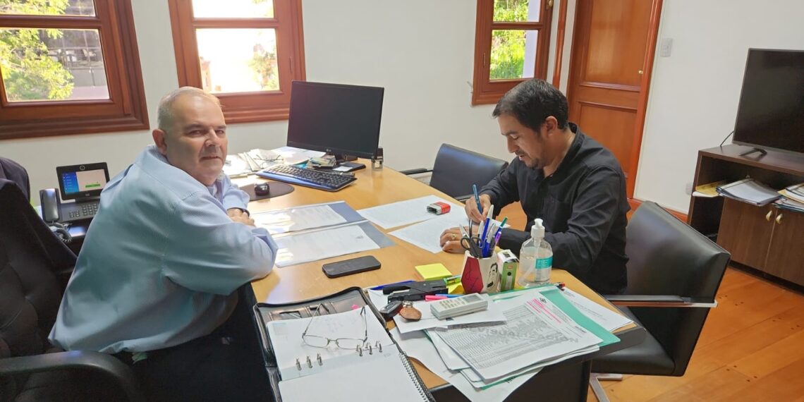 La Comisión municipal de Villa Salavina firmó importantes convenios para obras públicas