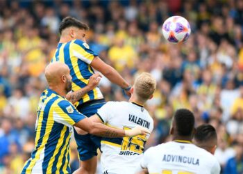 El Xeneize igualó 2-2 ante el Canalla en un duelo de alto voltaje y con un gol de Figal en el décimo minuto de descuento.