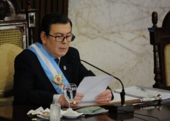 Zamora anunció un bono aguinaldo para la administración pública