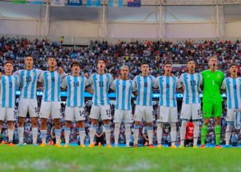 Argentina goleó a Guatemala 3 a 0 y clasificó a octavos de final en el Madre de Ciudades