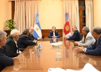 El gobernador Gerardo Zamora recibió la visita del presidente de la Alianza Cristiana de las Iglesias Evangélicas de la República Argentina