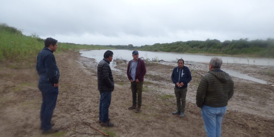 Importante recorrido del Presidente de Recursos Hídricos junto a jefes comunales y mandatarios del sur santiagueño por la zonas Los Toloza dónde se separan los Rio Dulce y Saladillo