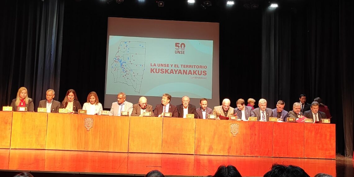 La Intendente Prof. Nora Roldán estuvo presente en acto por los 50 años de la Unse y firmó un convenio