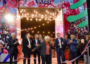 El gobernador Gerardo Zamora junto a la intendente Norma Fuentes, dejó oficialmente inaugurada la Feria Artesanal en el Parque Aguirre