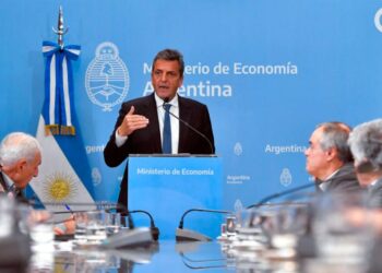 Sergio Massa anunció una suma fija de $60.000 para trabajadores del sector público y privado
