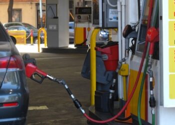 Las petroleras aumentaron un 4,5% los precios de los combustibles