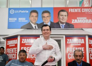 Zamora encabezó multitudinario plenario del Frente Cívico por Santiago