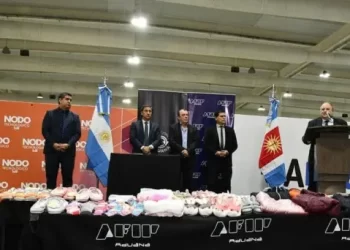 Aduana dona mercadería a sectores vulnerables en el Nodo Tecnológico