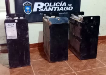 LOS TELARES: POLICIA RECUPERO VALIOSAS BATERIAS ROBADAS DESDE UN ESTABLECIMIENTO ESCOLAR