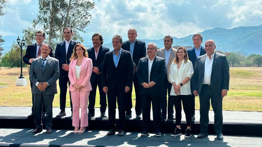 Massa y los gobernadores del Norte Grande firmaron la «Declaración de Güemes» bajo el lema «Sin federalismo no hay país»