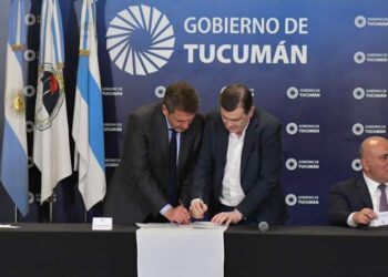 Desde Tucumán, Zamora y Massa firmaron convenios para la ejecución de obras