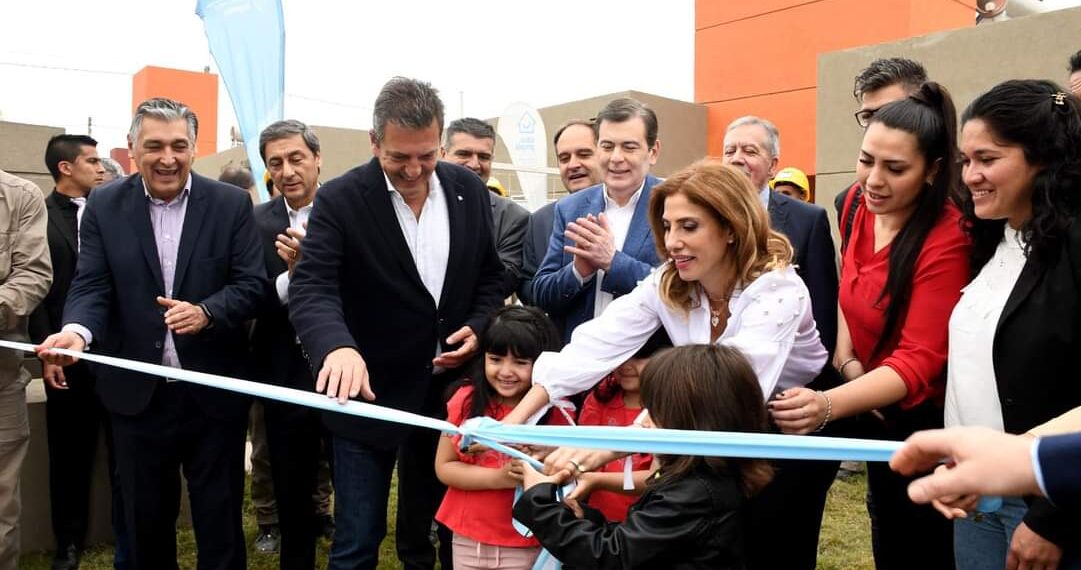 El Gobernador Gerardo Zamora y El Ministro de economía Sergio Massa entregaron 240 viviendas en el barrio Mama Antula