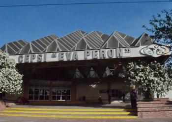 Intentan sacar la asistencia respiratoria mecánica a la hija de Huguito Flores