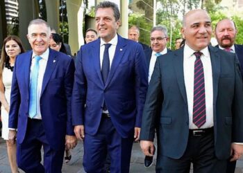 Massa, contundente con petroleros: “El petróleo argentino es para los argentinos”