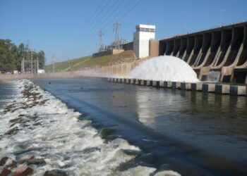 Reducen la erogación de agua de la presa de Río Hondo