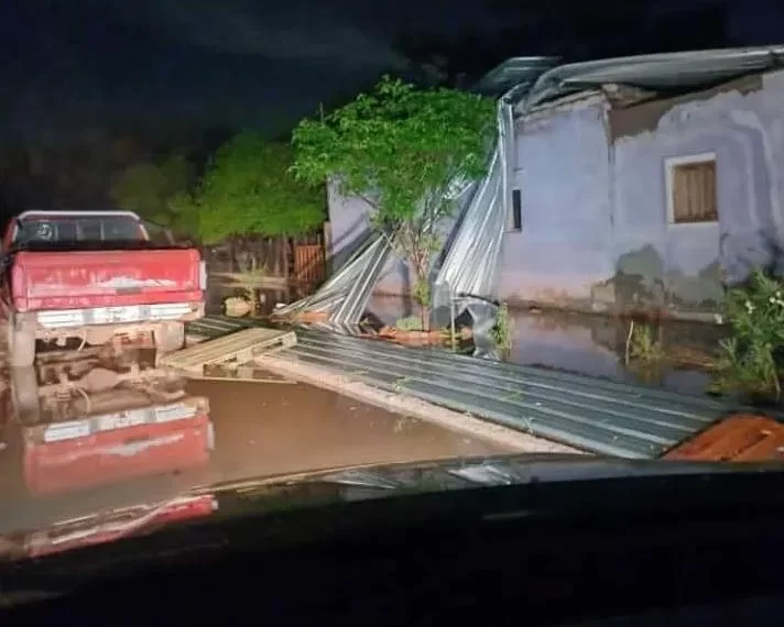 Violento ciclón dejó considerables daños y causó temor en Villa Atamisqui