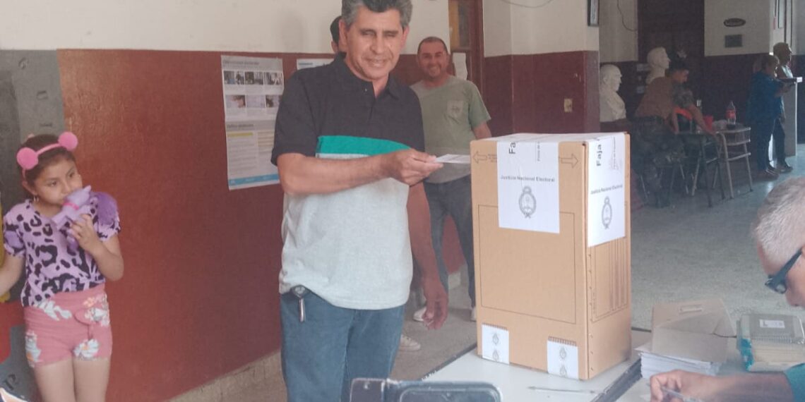 El Presidente del HCD de Los Telares José Araujo emitió su voto