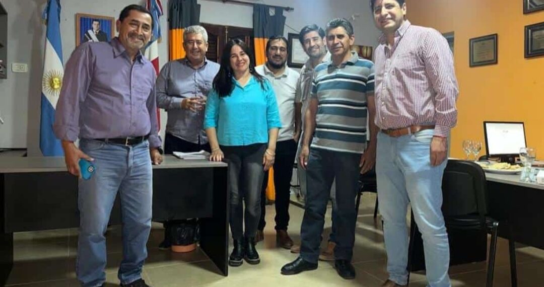 Fuerte apoyo del sur santiagueño ratificando su voto a la formula Massa-Rossi y candidatos del Frente Cívico.