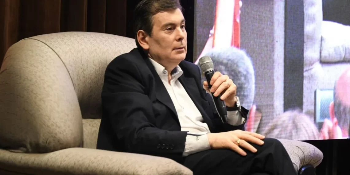 El gobernador participó del encuentro de profesionales “Diálogos por el Hacer”