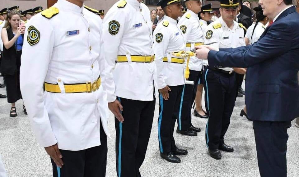 El Gobernador Gerardo Zamora encabezó el acto de egreso de los nuevos oficiales e inauguró la nueva escuela de reentrenamiento