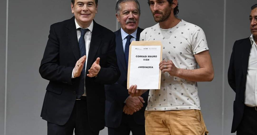 El gobernador Zamora participó de la entrega de 82 emprendimientos