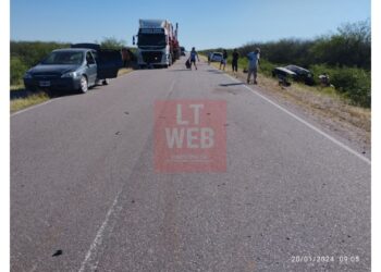 Fuerte choque entre un auto y una camioneta en la Ruta 92 terminó con una mujer hospitalizada
